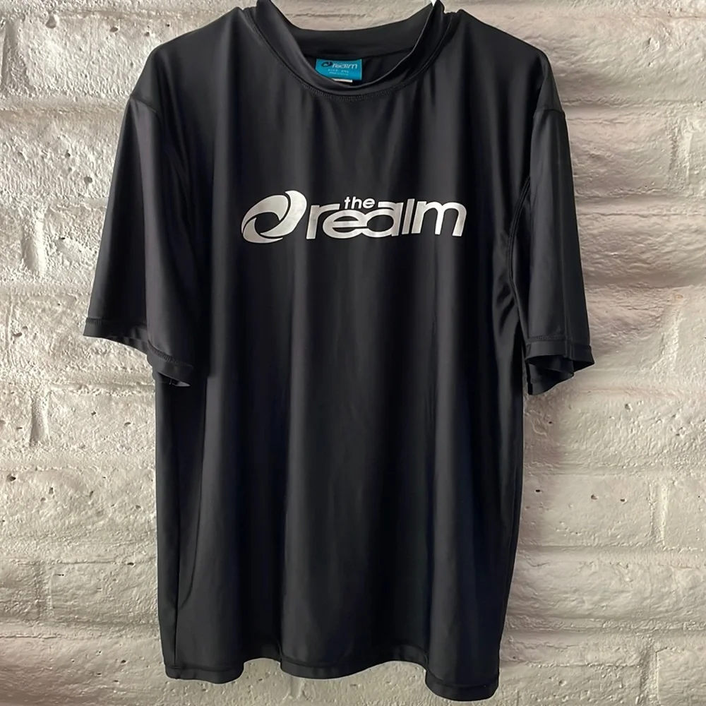 The Realm men’s black & white rash guard
